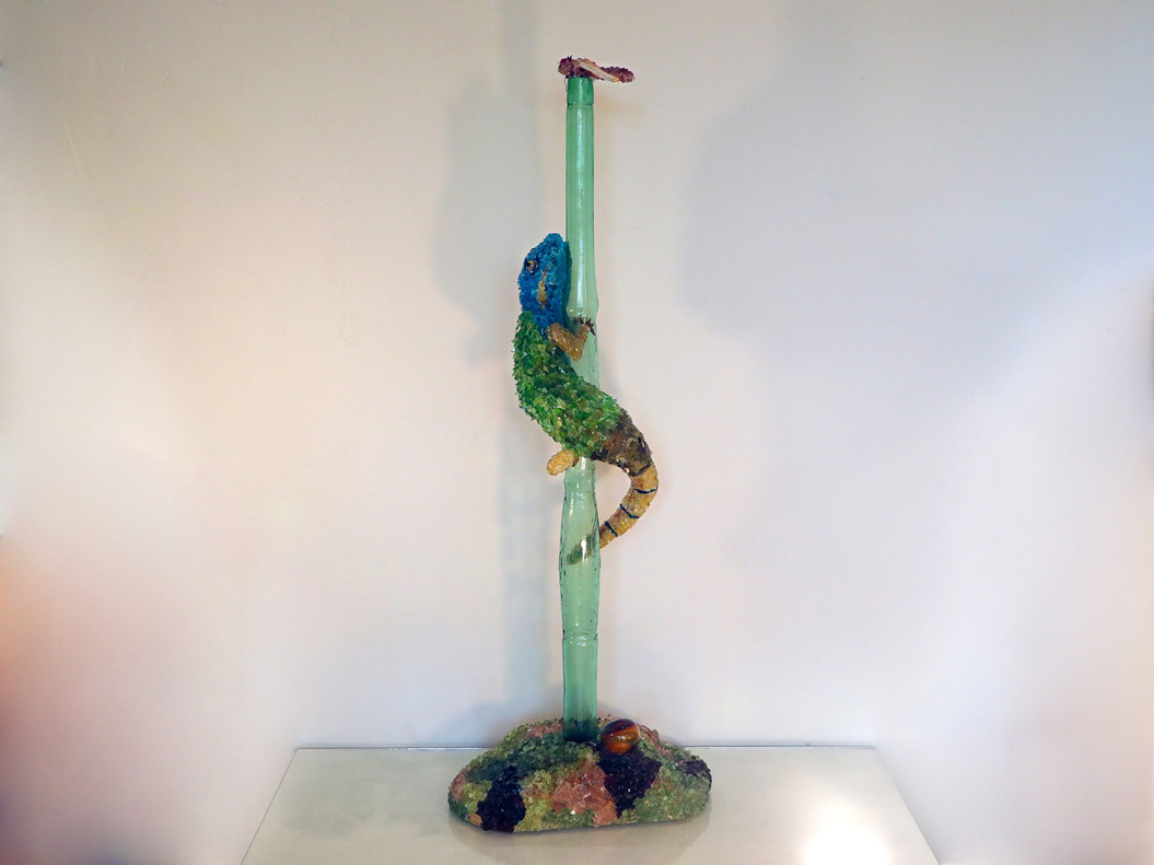 Compadres Iguana and Dragonfly glass sculpture