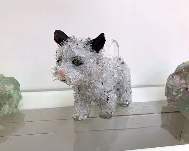 Piccolo Small, gray cat glass sculpture